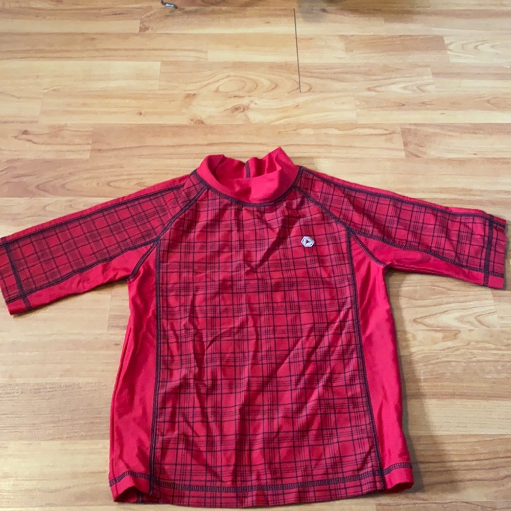 Old navy rash guard boys size sm